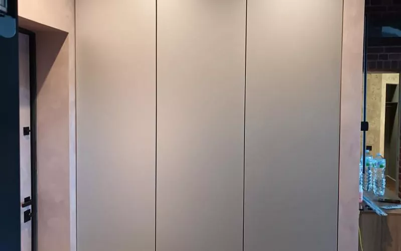 Двухстворчатые шкафы